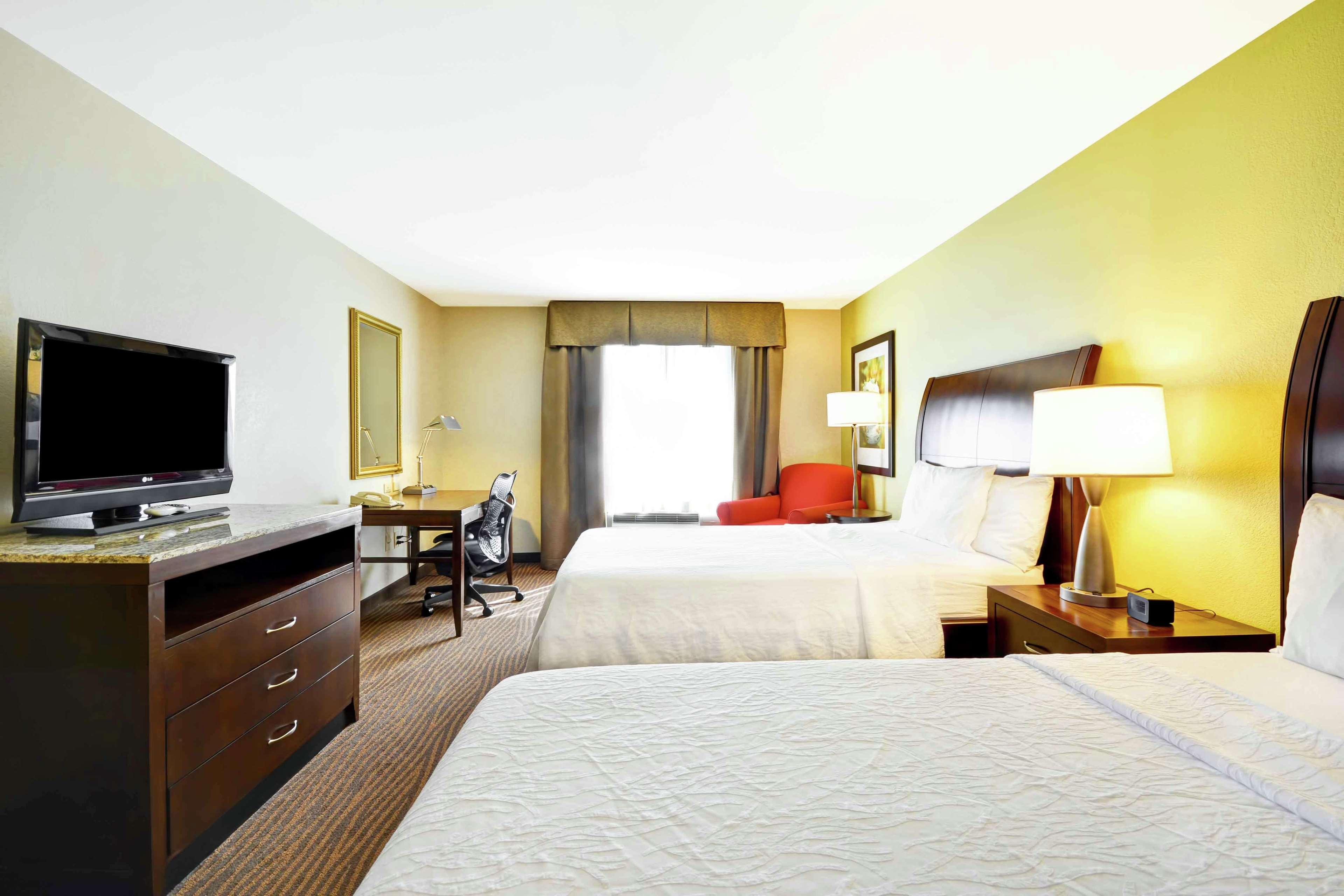 Hilton Garden Inn Fort Myers Exterior photo