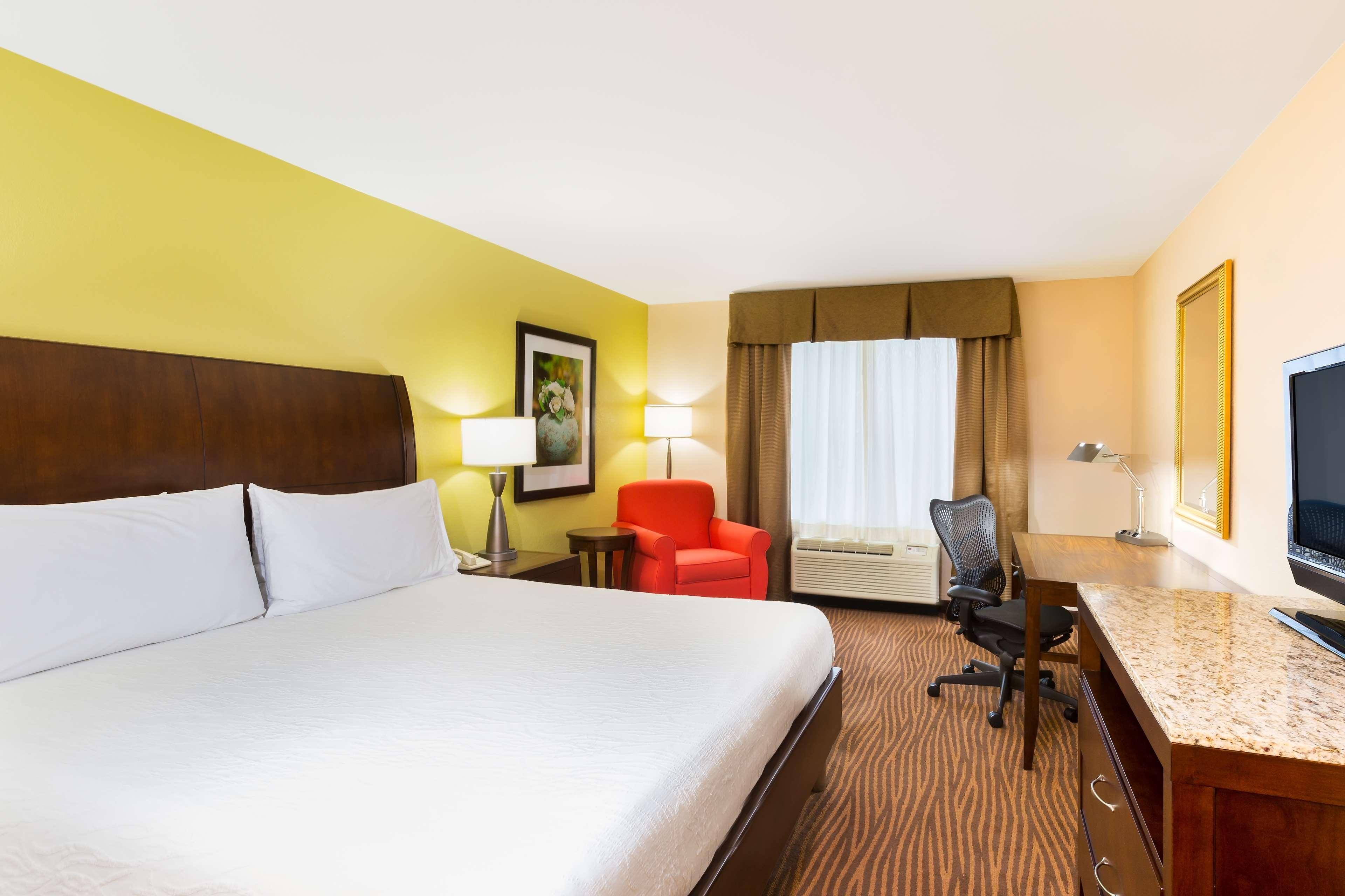 Hilton Garden Inn Fort Myers Exterior photo