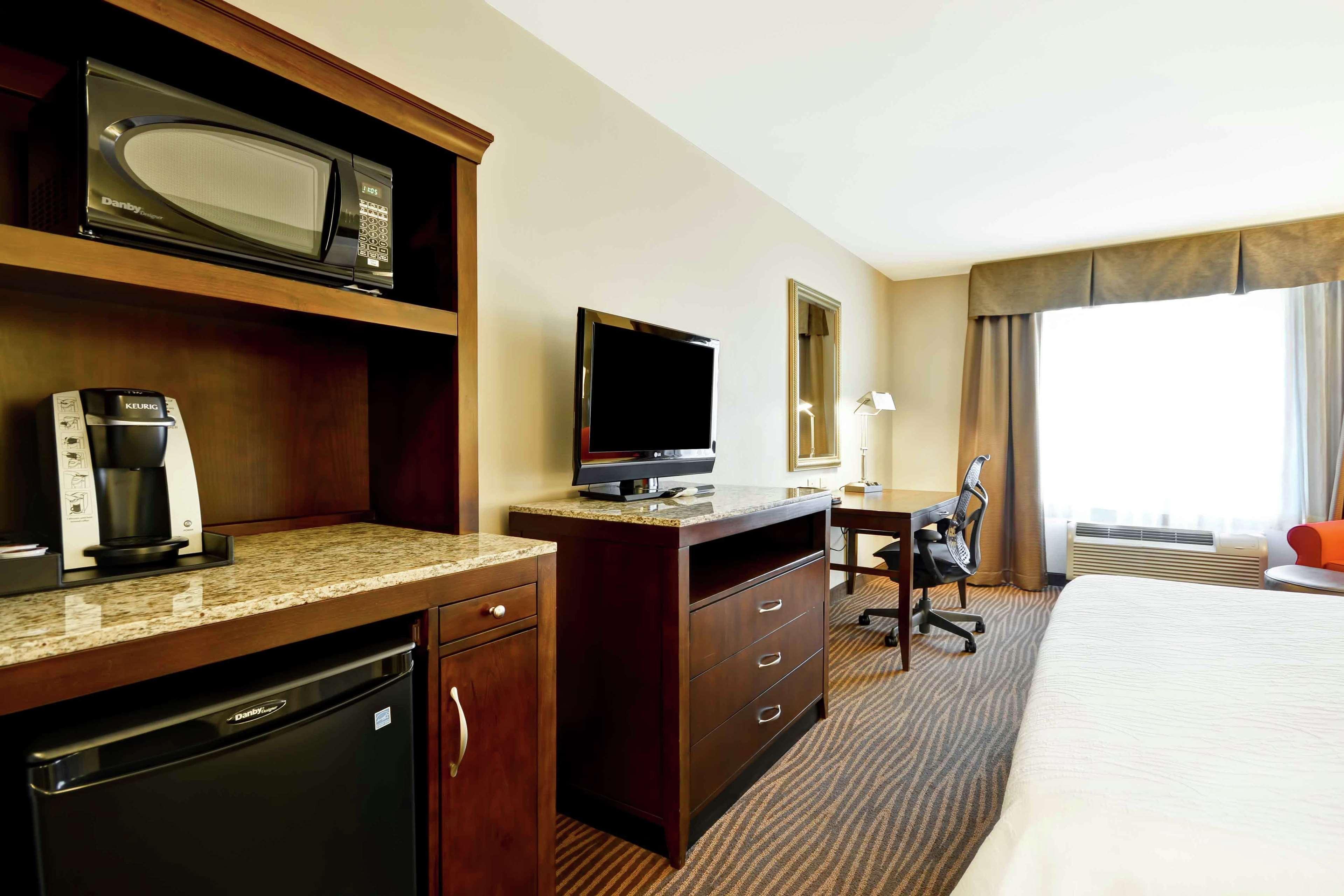 Hilton Garden Inn Fort Myers Exterior photo