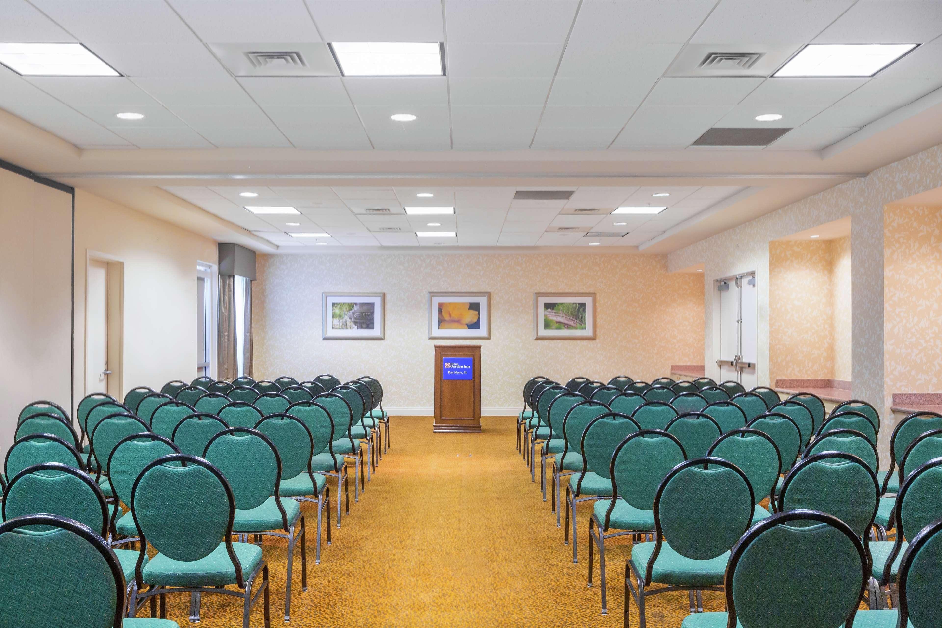 Hilton Garden Inn Fort Myers Exterior photo