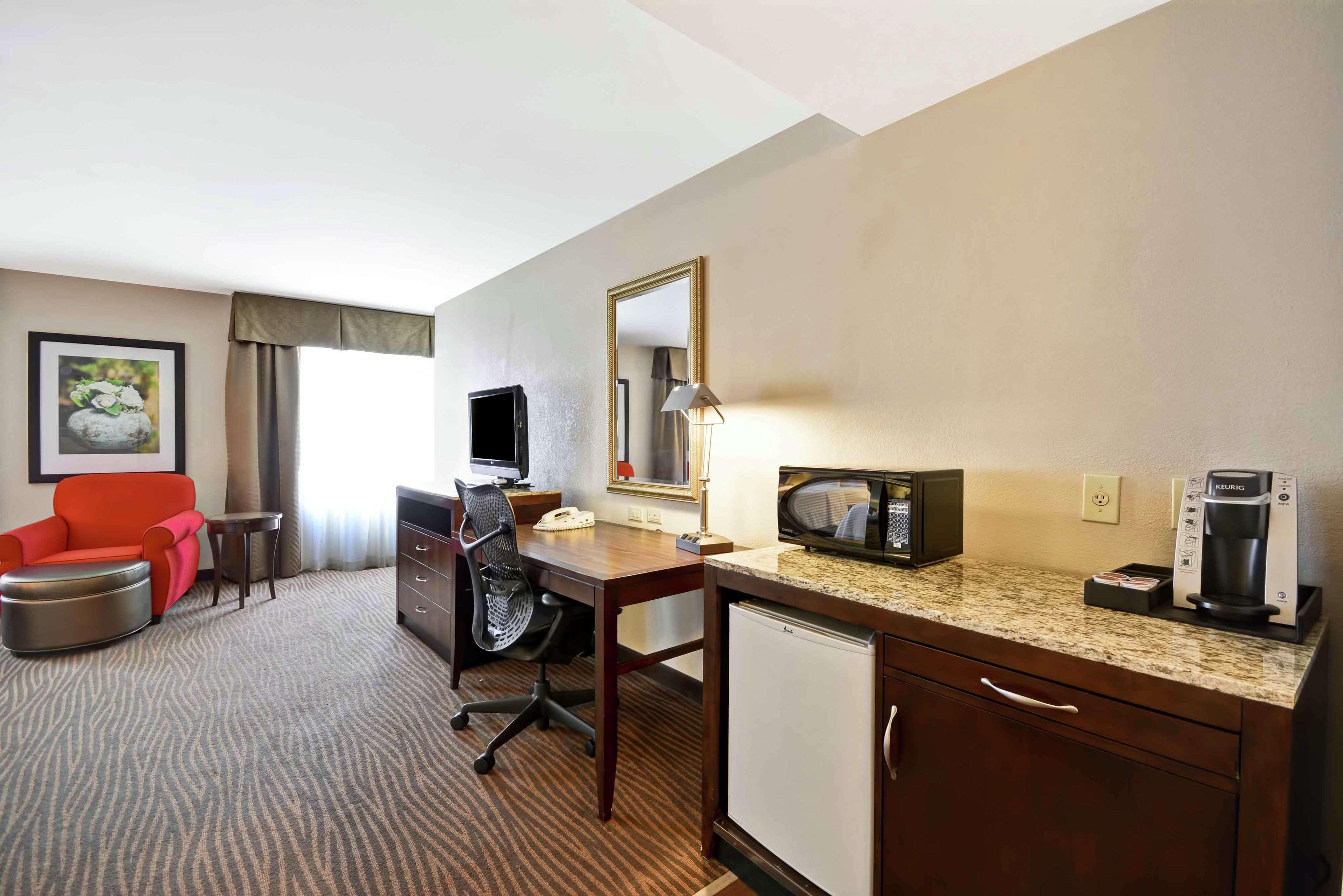 Hilton Garden Inn Fort Myers Exterior photo